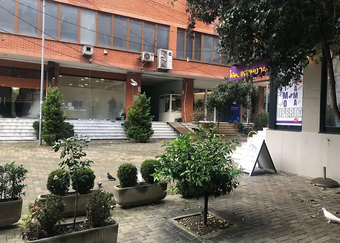 Center Luxury *